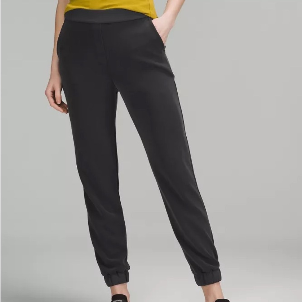 Softstreme Relaxed High-Rise Pant